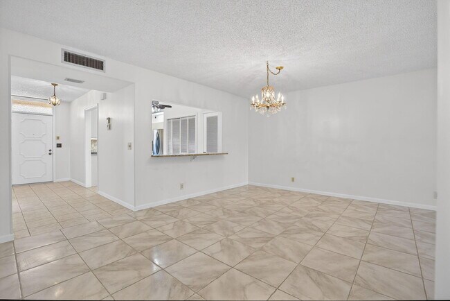 Building Photo - 300 N Hwy A1A