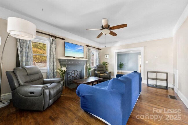 Building Photo - 604 Pearl Ave