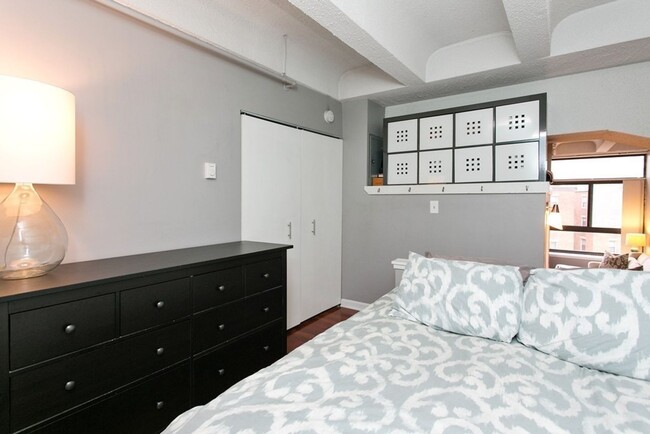 Building Photo - Enjoy the luxury lifestyle of a doorman, r...