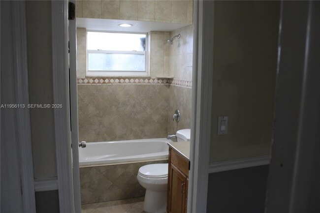 Building Photo - 2740 SW 46th St