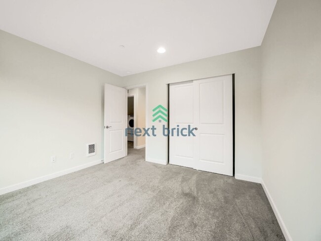Building Photo - 3 Bed and 3.5 Bath Beautiful  Modern Townhome is Available for Rent!