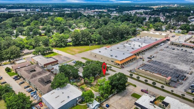 Building Photo - 811 Hillcrest Dr