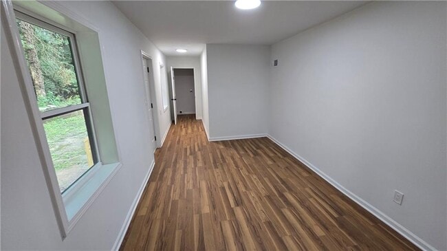 Building Photo - 2084 Snow Rd SW