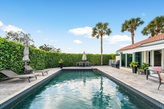 Building Photo - 2320 Las Casitas Dr