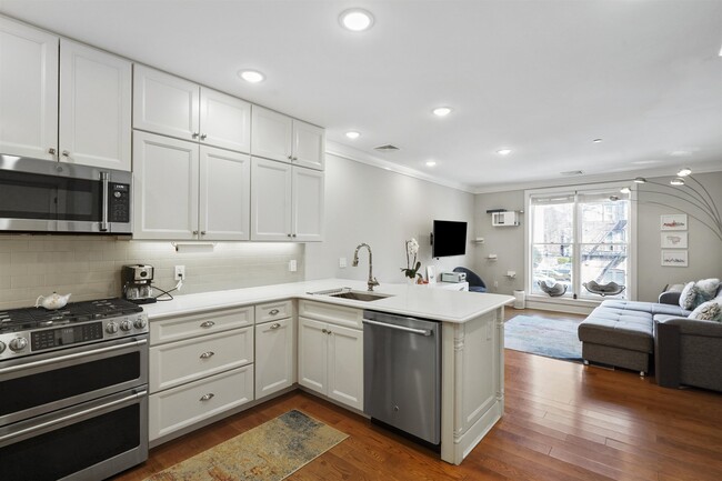 Primary Photo - 28 Bright St