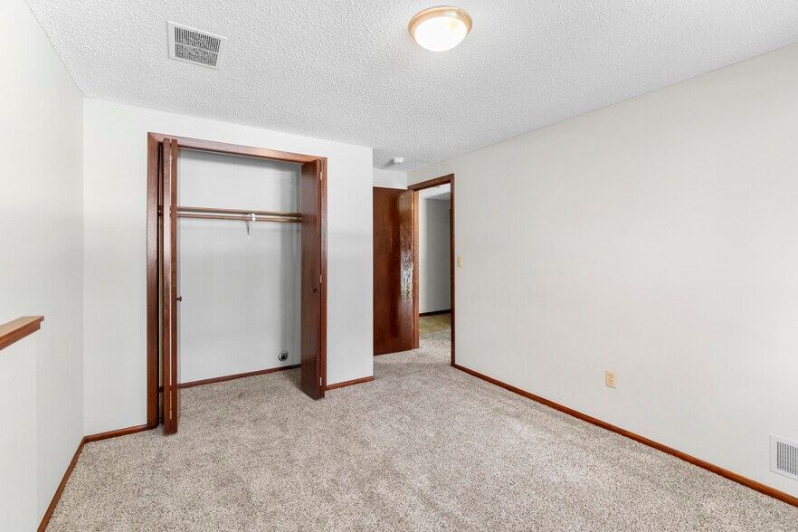 Move-in ready - 9774 Dorset Ln