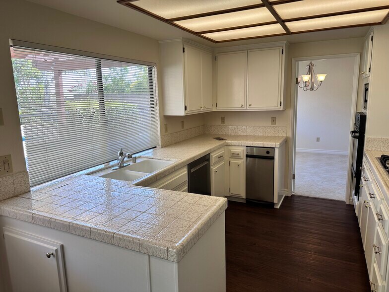 Building Photo - 3218 Tannencrest Dr
