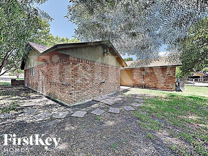 Building Photo - 222 Joe White St