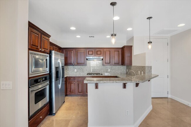 Building Photo - WHY RENT A HOUSE WHEN YOU CAN HAVE A PENTH...