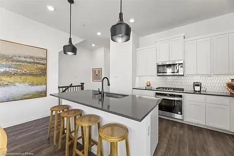 Building Photo - 4300 Henderson Ave