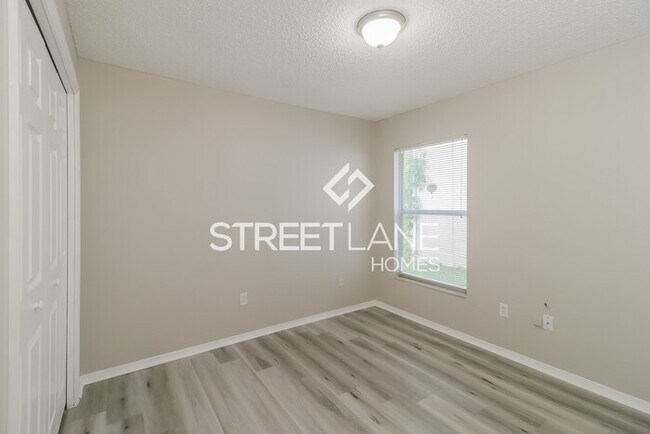 Building Photo - ONE MONTH FREE!!
