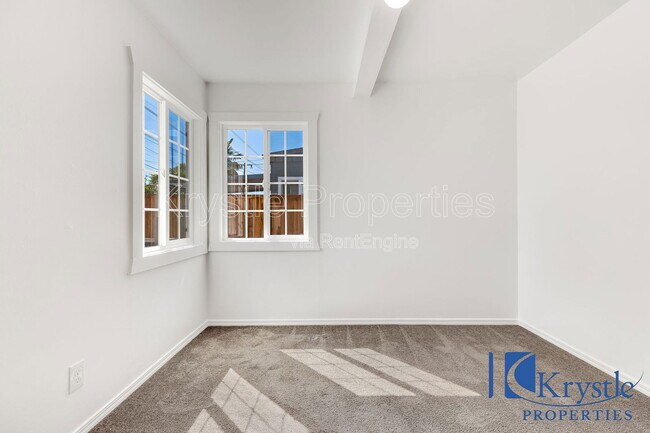 Building Photo - 1038 Thelma Ave