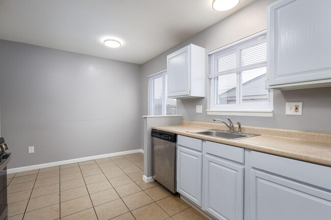 Building Photo - 13679 Sidonie Ave