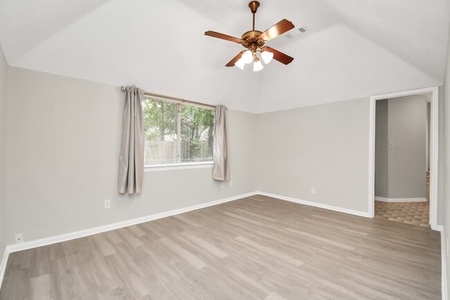 Building Photo - 14810 Cypress Ridge Dr