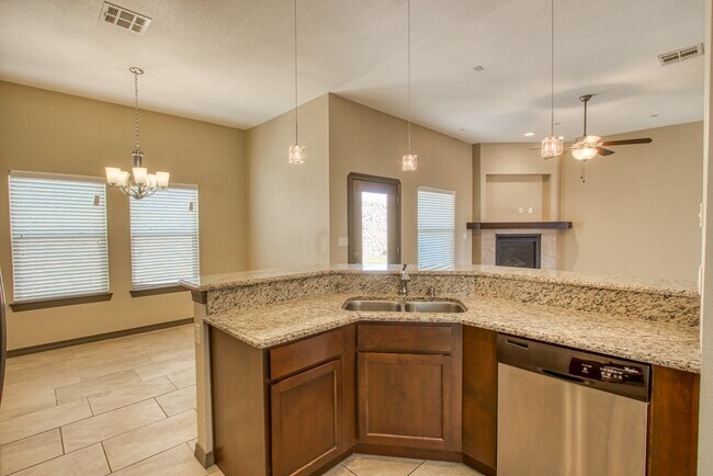 Building Photo - FOR SALE OR FOR RENT 12053 SILVER CROWN RO...