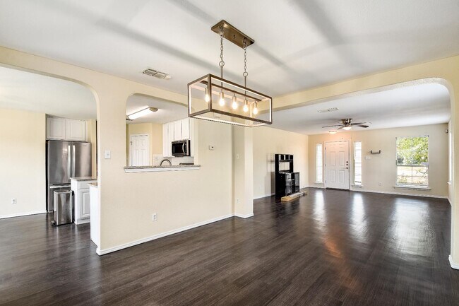 Building Photo - 410 Cardinal Way