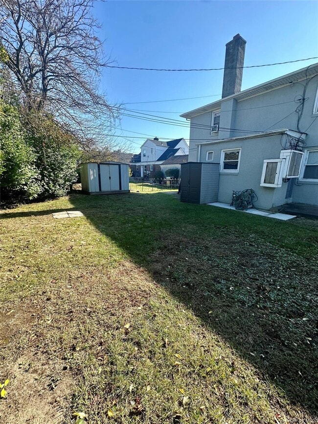 Building Photo - 665 E Broadway