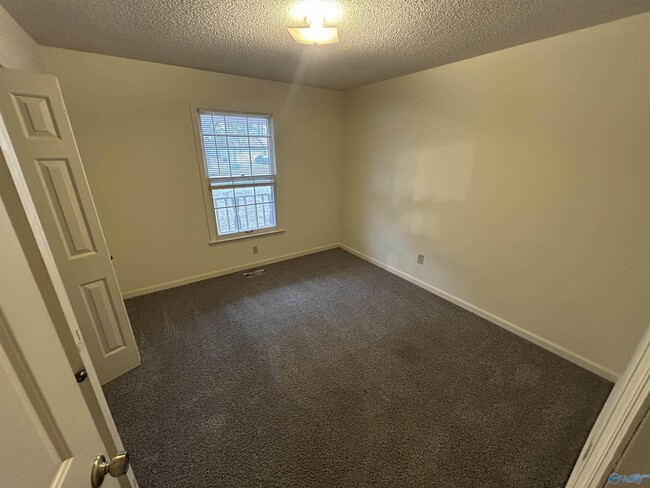 Building Photo - 137 Oakcrest Rd