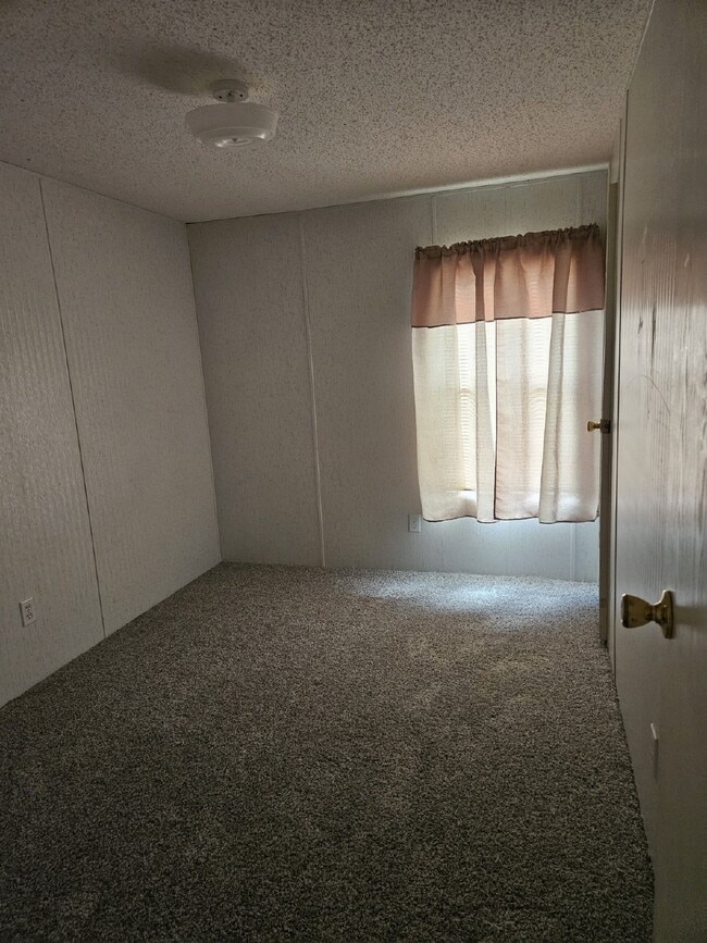 Building Photo - 3 Bedroom/2 bath mobile home