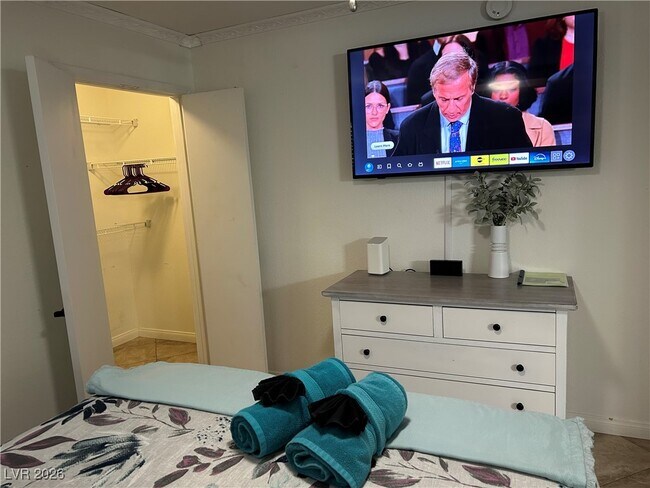 Building Photo - 555 E Silverado Ranch Blvd