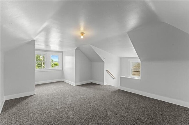 Building Photo - Spacious 4 Bedroom, 1 Bath Home in Crafton...