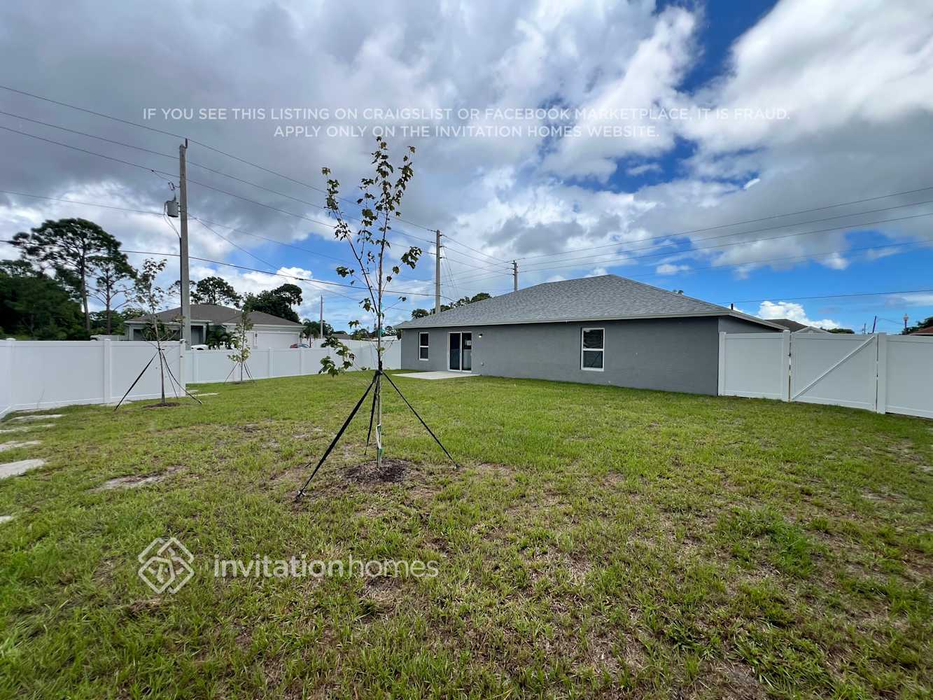 Building Photo - 1702 SW Airoso Blvd