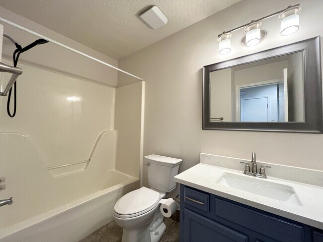 Building Photo - 3BR/2BA Hermitage Rental Minutes from I-40...