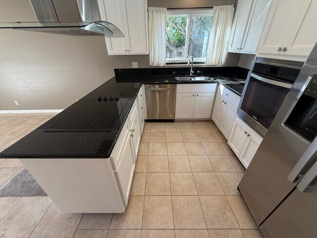 Building Photo - 3 Bedroom | 2 Bathroom | Single family with pool