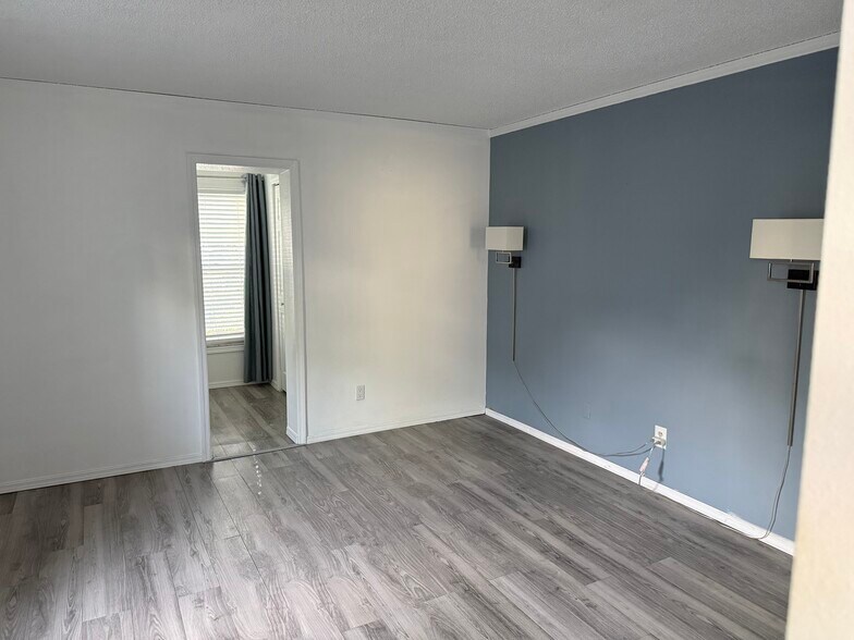 Building Photo - 3116 Coventry Ln