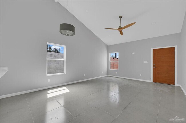 Building Photo - 12 Oriole Rd