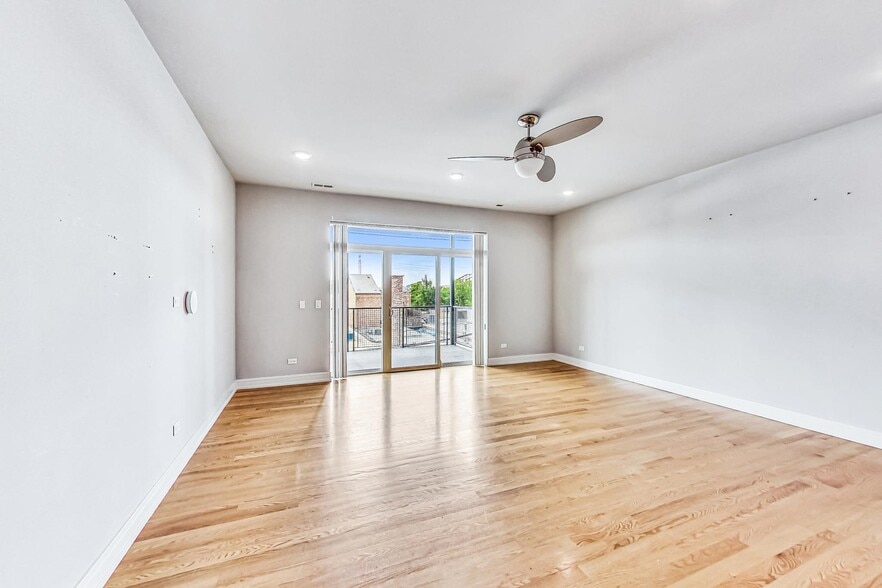 Building Photo - 1641 W Grand Ave