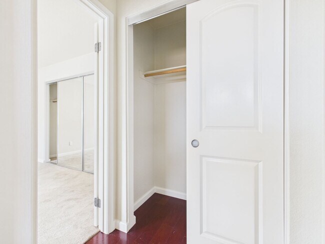 Building Photo - 2 Bedroom Condo at Kimberly Place in Monterey