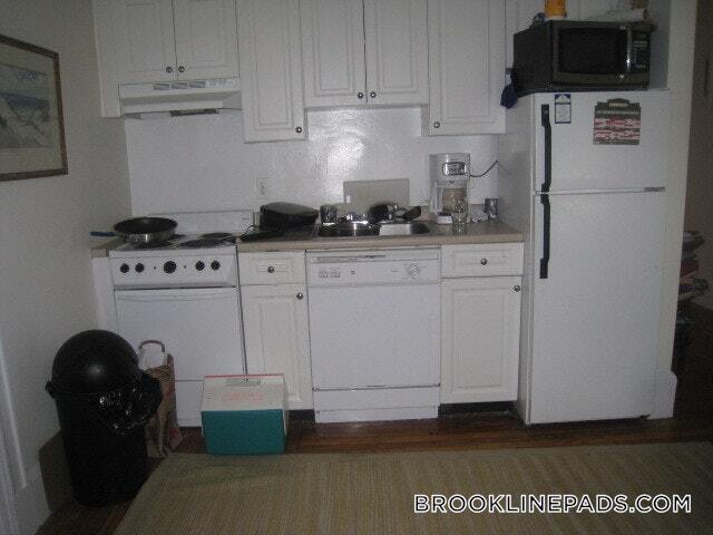 Building Photo - 19 Fairbanks St