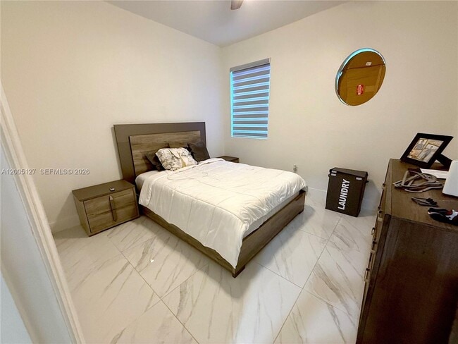 Building Photo - 758 NE 34th Ave