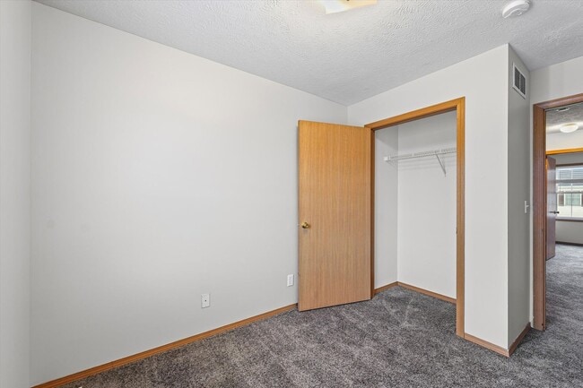 Building Photo - Modern Comfort & Space