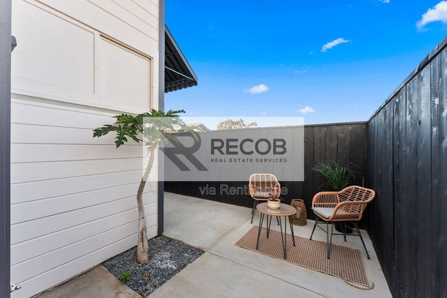 Building Photo - 832 Desty St