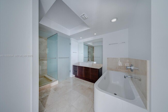 Building Photo - 250 Sunny Isles Blvd