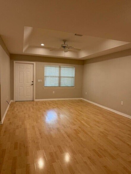 Building Photo - 1739 N Dovetail Dr