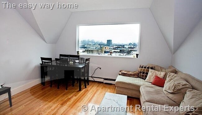 Building Photo - 5 Munroe St