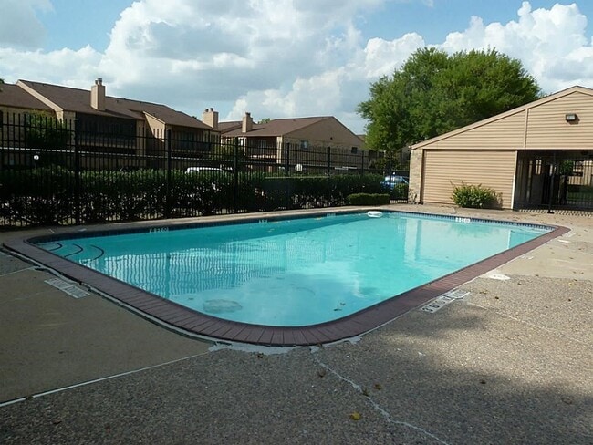 Building Photo - 10555 Turtlewood Ct