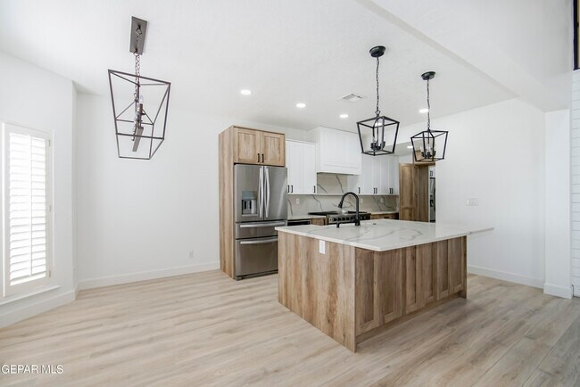 Building Photo - 918 Bellacumbre Dr