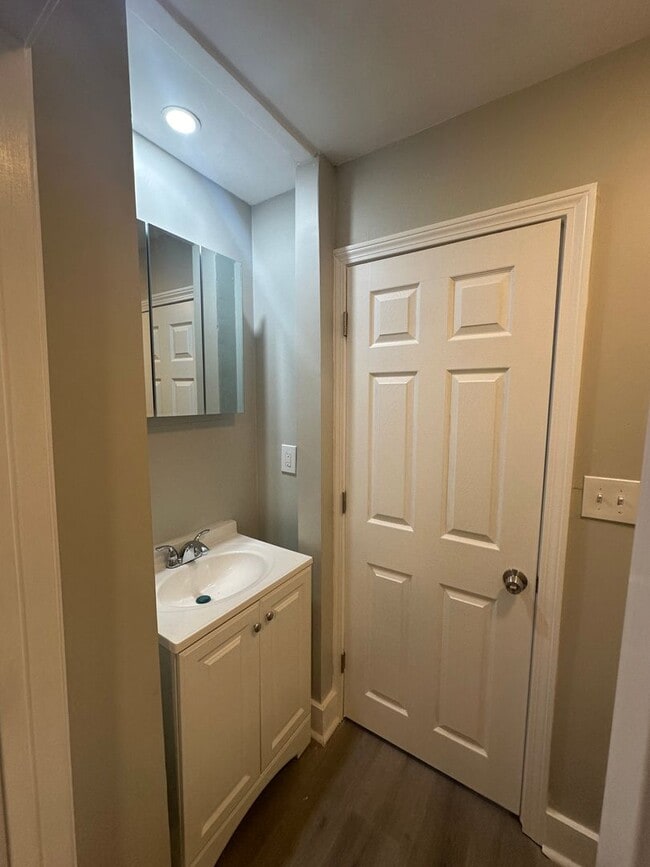 Building Photo - Renovated 4 Bedroom and 1.5 Bath