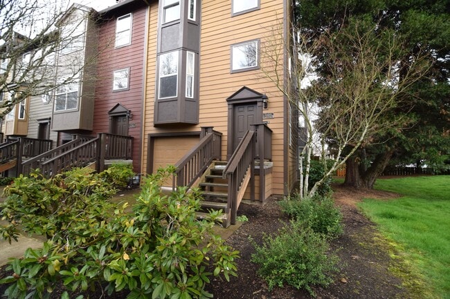 Building Photo - 232 NE 76th Ave