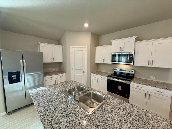 Building Photo - 421 Blanco Dr