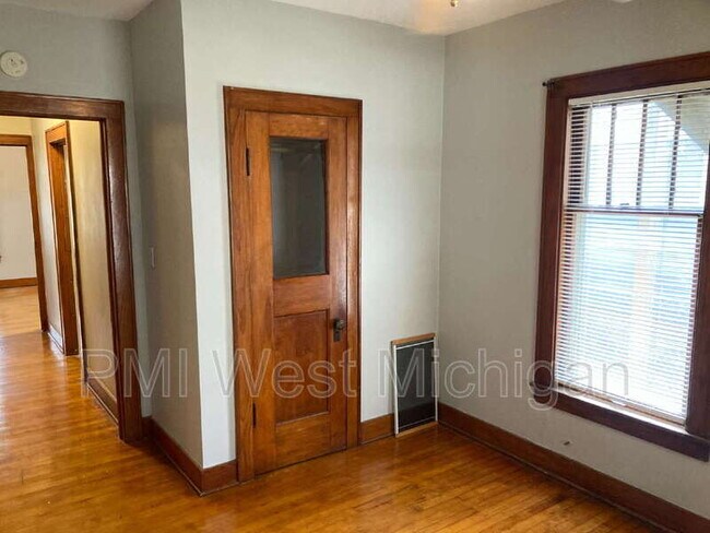 Building Photo - 1436 Matilda St NE