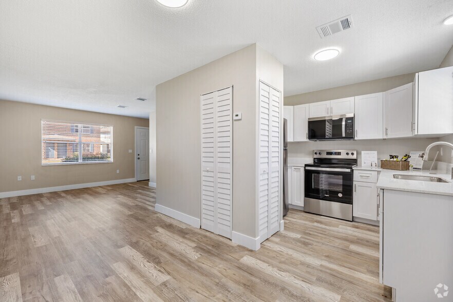 2BR, 1BA - 825SF - Remodeled - Kitchen/Dining Room - Emerald Cove West