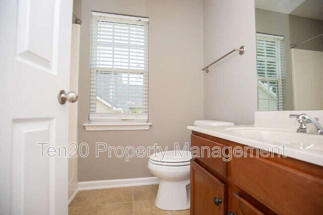 Building Photo - 6 Woodmere Ct