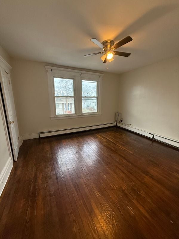 Building Photo - 384 Tower St