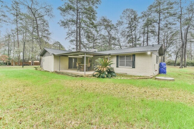 Building Photo - 23807 Red Oak Dr