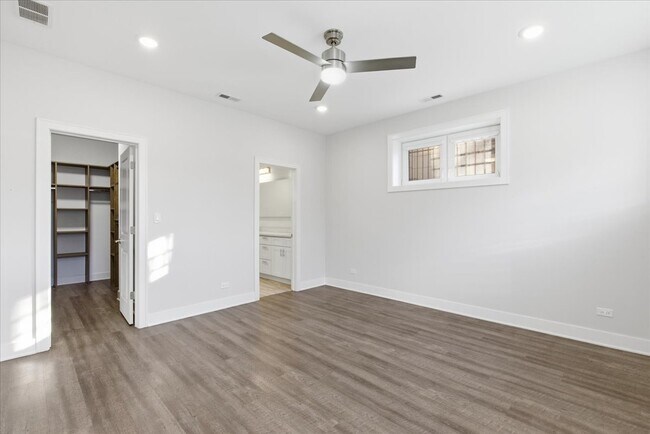 Building Photo - 4101 S Drexel Blvd